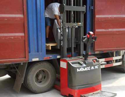 白云區物流企業采購我司電動堆高車