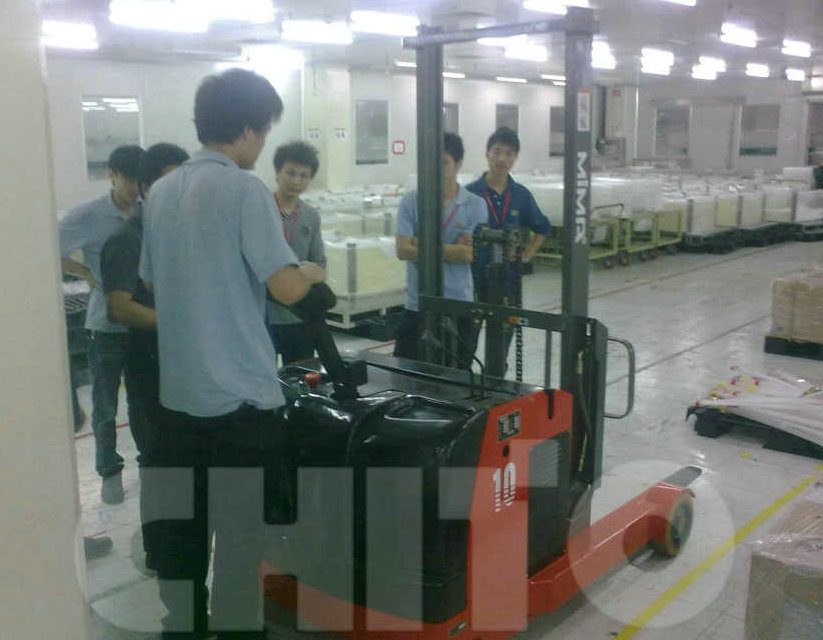 LG電子廠采購我司前移式電動叉車